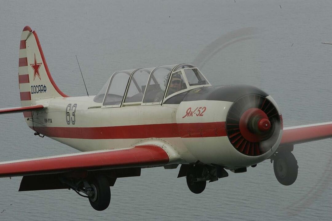 Extreme Aerobatics in a YAK 52 Ballina NSW