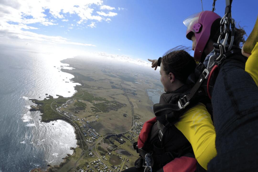 Skydive the Great Ocean Road, 10000 ft Peterborough VIC